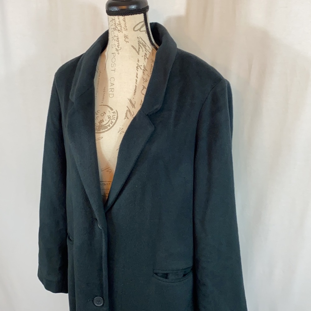 Eva Mendes Cantabria Coat